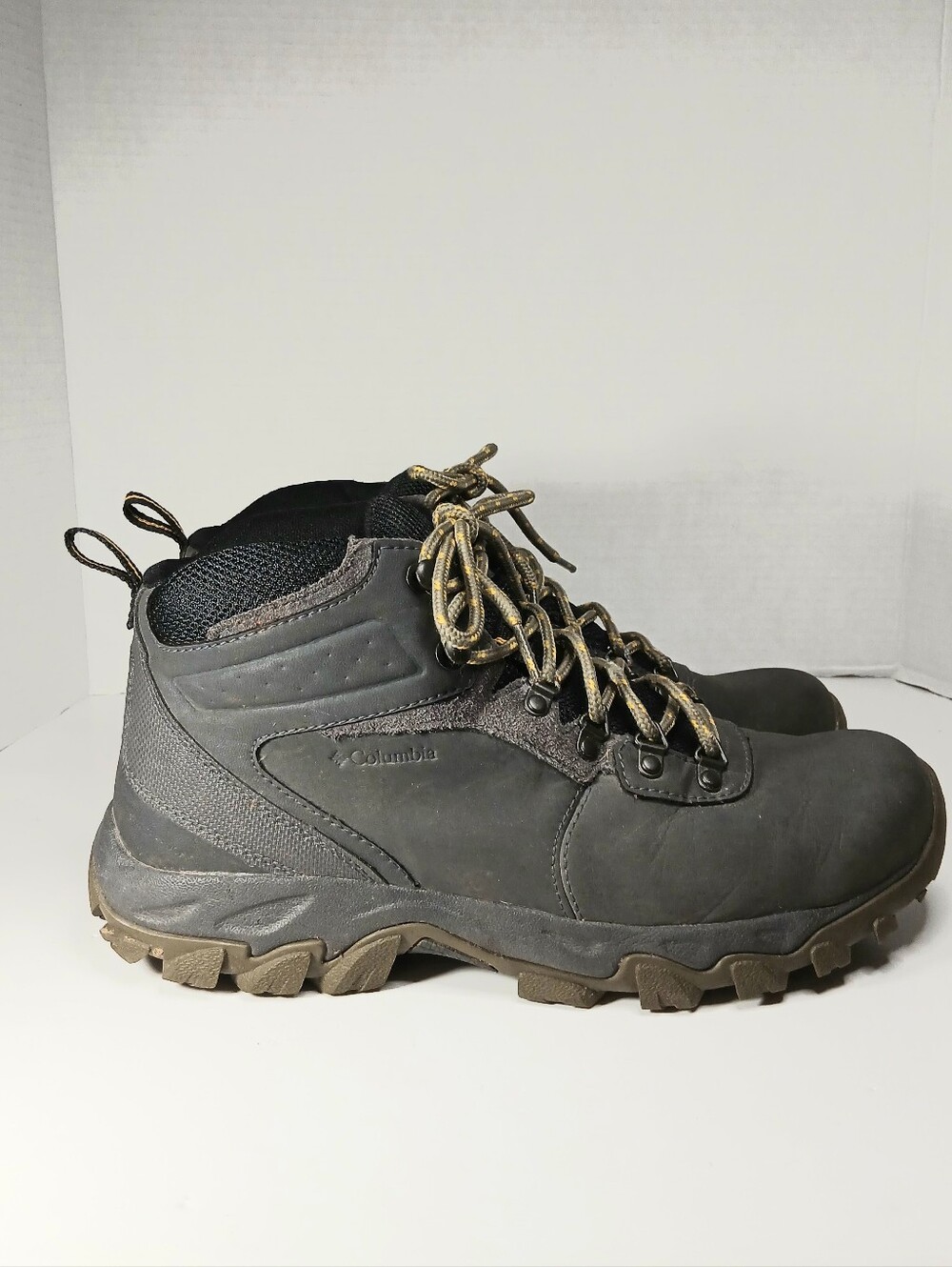 Columbia Men’s Newton Ridge Plus II Waterproof Hiking Boots – Size 9.5 WIDE